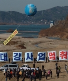 Activists protest the 4-Rivers Project at the South Han River