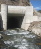 Túnel de 370 metros para desviar el río temporalmente,  mientras se hacen las excavaciones del dique.