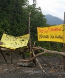 The blockade at the site of the proposed Baram dam.