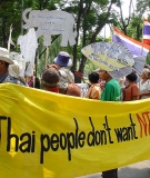 Villagers gather in front of World Bank's Headquarters to protest Nam Theun 2 Dam. Sustainability Partner Statkraft is involved in the controversial expansion of Nam Theun 2.