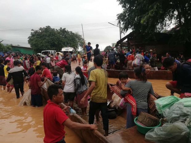 Flood victims flee Attapeu province, Laos