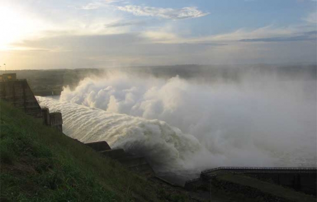 The Tucuruí dam spillway on Brazil’s Tocantins River. Greenhouse gas emissions from dams include amounts released when water is aerated in turbines and spillways, but this carbon source has not yet been figured into the HydroCalculator, making the tool’s current emissions estimates conservative.