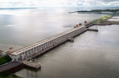Cost estimates for the Yacyreta Dam on the Parana River have increased from $2.6 to 1-12 billion