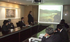Dr. Bernhard Seliger from the Hanns Seidel Foundation presenting a hydropower project to the Committee for North Korean affairs