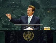 Governor Arnold Schwarzenegger of California addressing the 194-nation U.N. climate talks