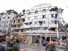 Sichuan earthquake damages building, 14 May 2008