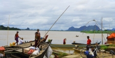 Traders in the Karen State capital Pa-an prepare to set out on the Salween River. 