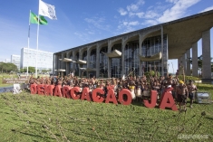 Munduruku protest in front of Ministry of Justice in Brasilia