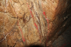 Fault belts marked in a surveying tunnel.