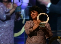Berta receiving the Goldman Prize in April 2015. 