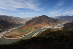 The first grand bend of Yangtze River, which would have been submerged by Tiger Leaping Gorge Dam.