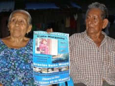 A community member is honored for her efforts to stop La Parota Dam.