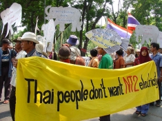 On March 14, 2005, more than 150 Thai villagers gathered in front of the World Bank’s Bangkok headquarters to protest the Nam Theun 2 Dam in Laos.