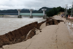 The newly completed levee near Sangju Dam, part of the Four Rivers project, collapsed on June 25, 2011. Water flows throughout the river have changed due to flaws in dam design. Environmental experts expect problems like these to continue.